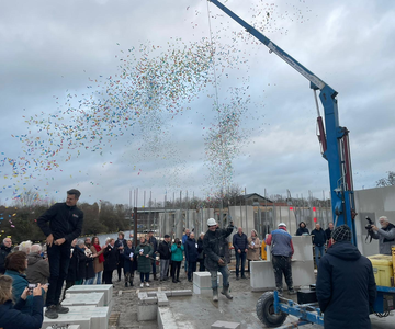 Feestje op de bouw van Lemsterkade